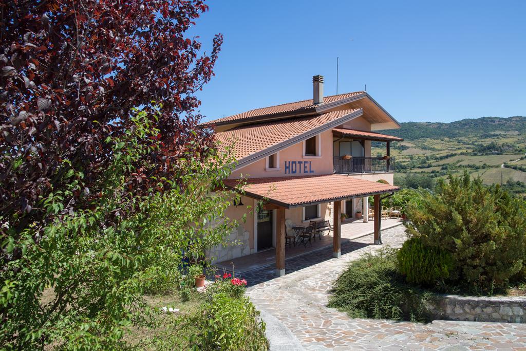 Hotel La Loggia Castel Di Sangro Exterior photo