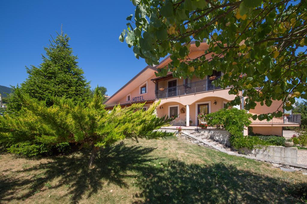 Hotel La Loggia Castel Di Sangro Exterior photo